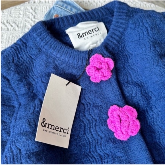 Elegant Blue Cardigan with Pink Floral Details - Picture 15 of 16